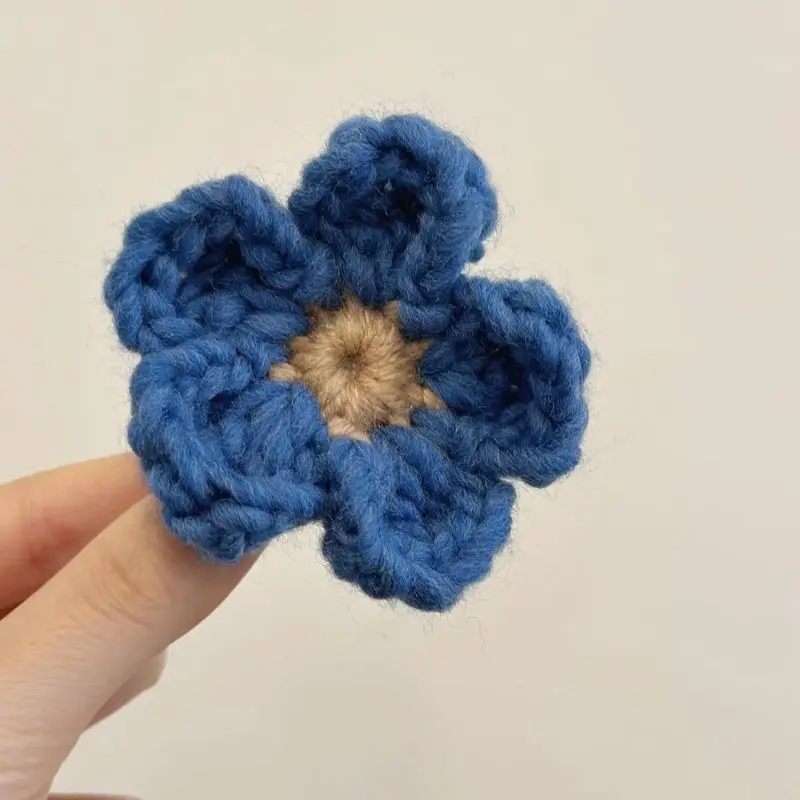 1pc New Korean style knitted yarn flower hair clip with sweet side bangs and early autumn atmosphere duckbill clip