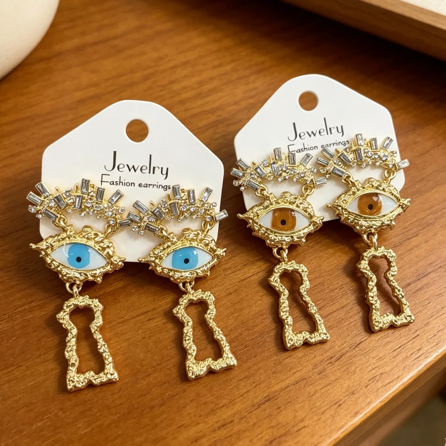 Light Luxury Retro Diamond Inlaid Big Eye Stud Earrings Court Style Hollow Metal Tassel Earrings Women Fashion Party Jewelry Gif
