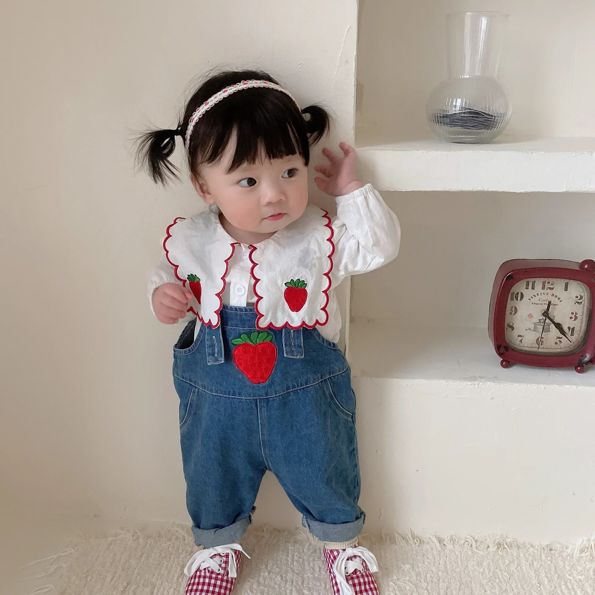 

2024 Spring New Baby Girl Denim Overalls Cute Strawberry Print Little Girls Strap Pants Infant Toddler Jean Overalls Clothes