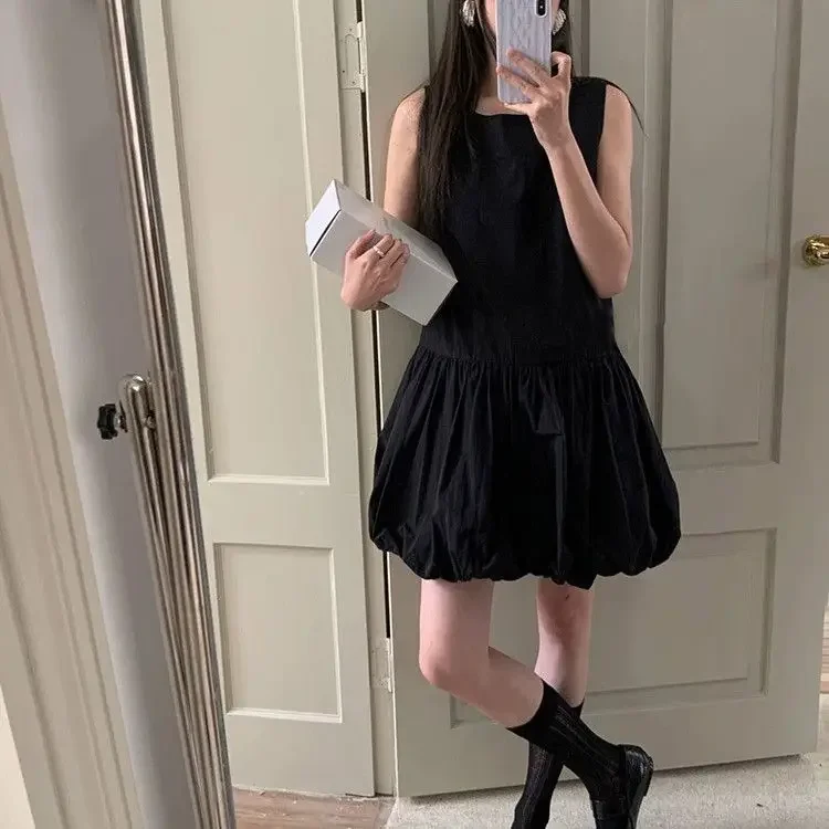 فستان نسائي بسيط بلون سادة ملابس عصرية كورية 2025 صيفي بدون أكمام رقبة مستديرة لطيف نحيف فيستدوس فام #5