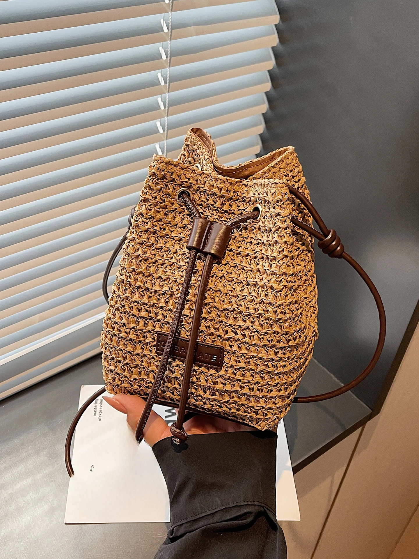 

Handwoven Women's Bucket Bag Summer Vacation Casual Simple Style Cotton Material Magnetic Buckle Closure Single Shoulder Bag