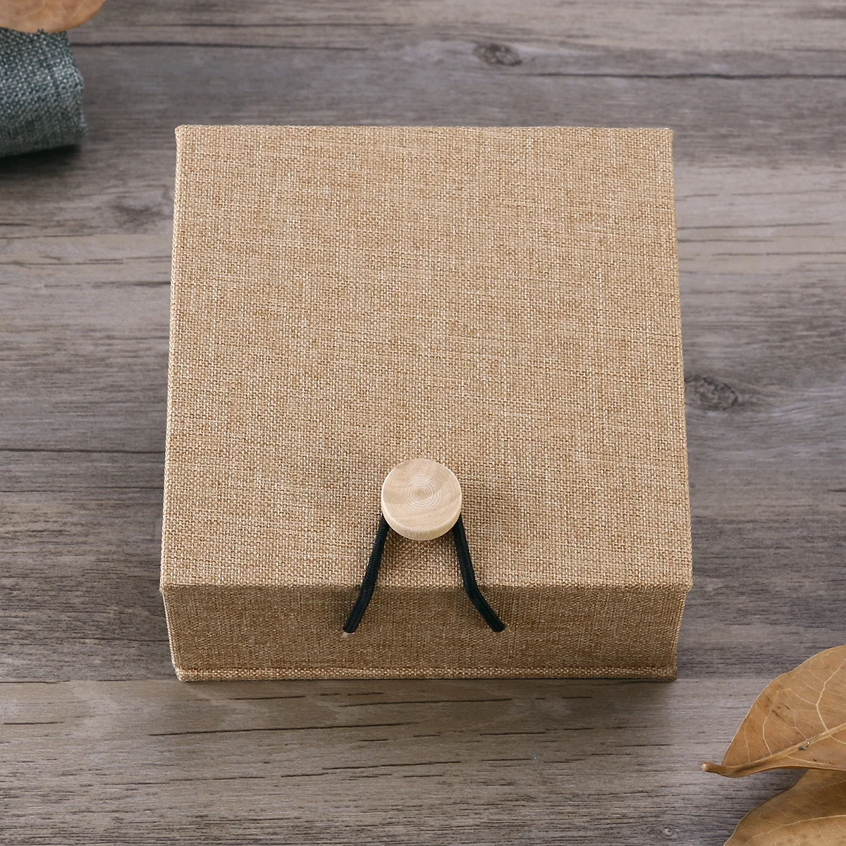 صندوق مجوهرات خشبي كاكي كتان سطح الغبار حامل سوار الإسورة هدية صندوق سوار لتخزين المجوهرات