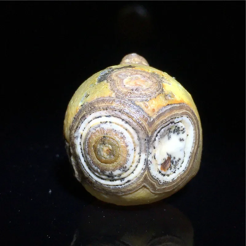 

Natural Rare Stone Alashan Gobi Yellow or Old Skin Eye Agate for Palm Handle Play, Gobi Agate Mineral Specimen Decoration