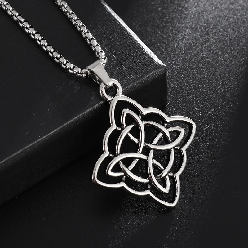 Retro Irish Knot Pendant Necklace for Men and Women Inheriting Celtic Culture Necklace Personality Charm Jewelry