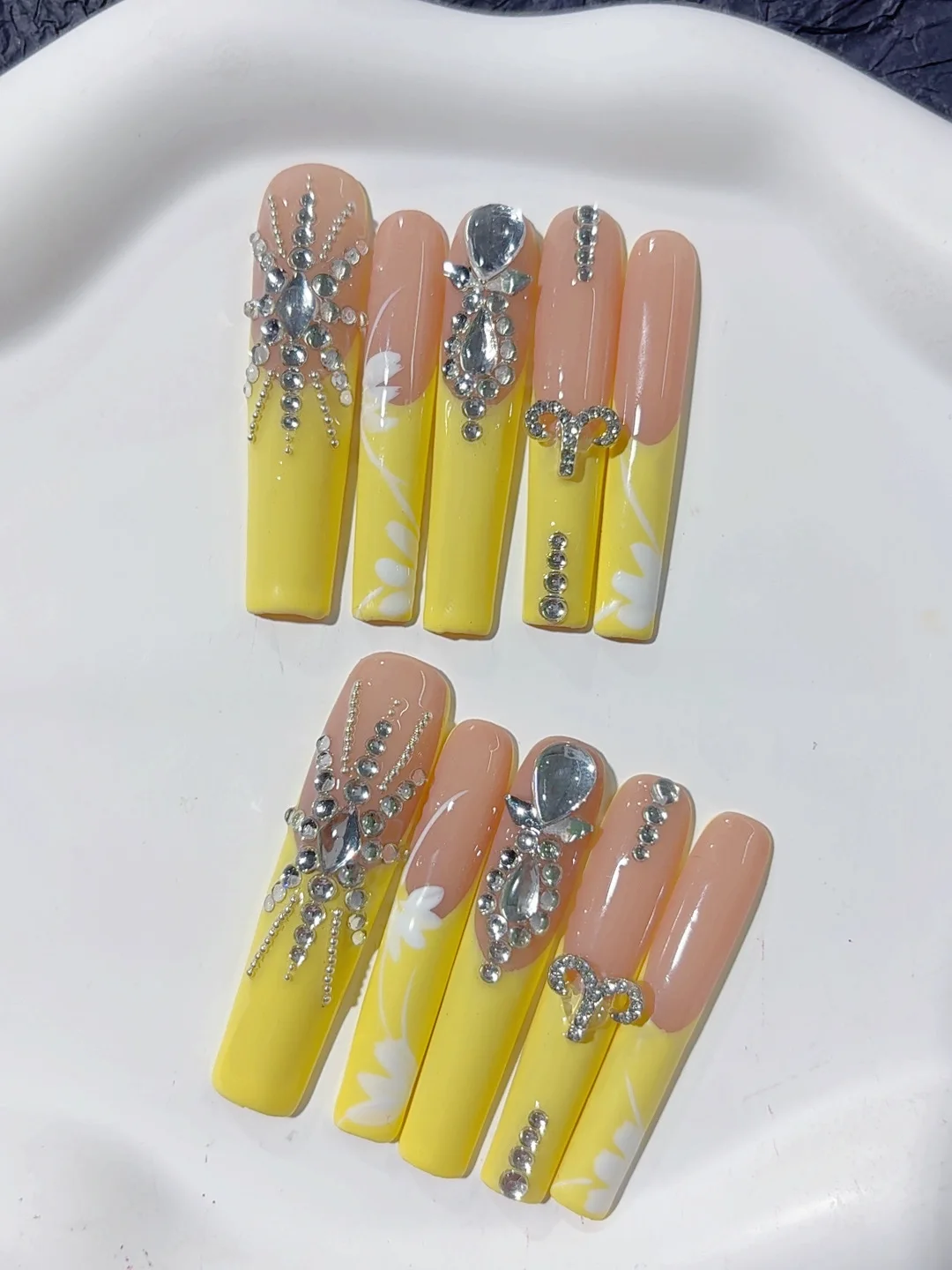 

5cm Hand-Painted Art Banquet High-End Fashion Manicure (L180)