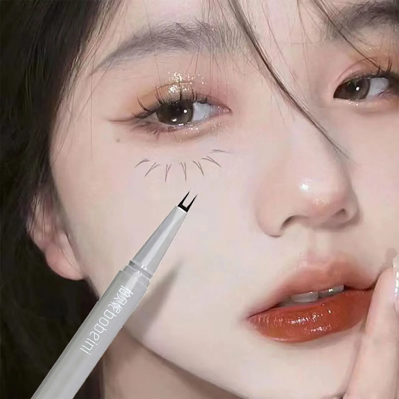 Double-claw eyeliner extremely thin two-claw lower eyelashes eyeliner liquid pen is waterproof, non-smudge and sweat-proof