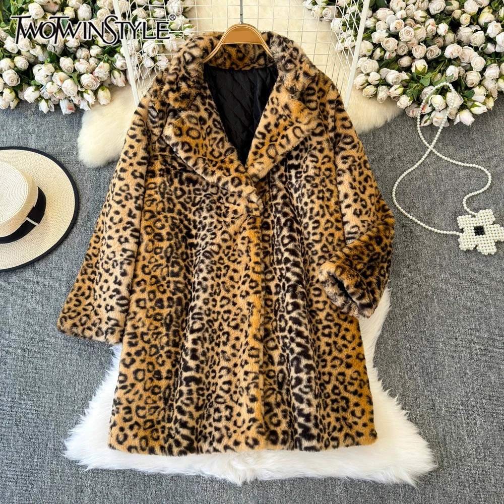 TWOTWINSTYLE Loose Leopard Fur Coats For Women Lapel Long Sleeve Patchwork Single Breasted Thick Coat Female Fashion KJA517719