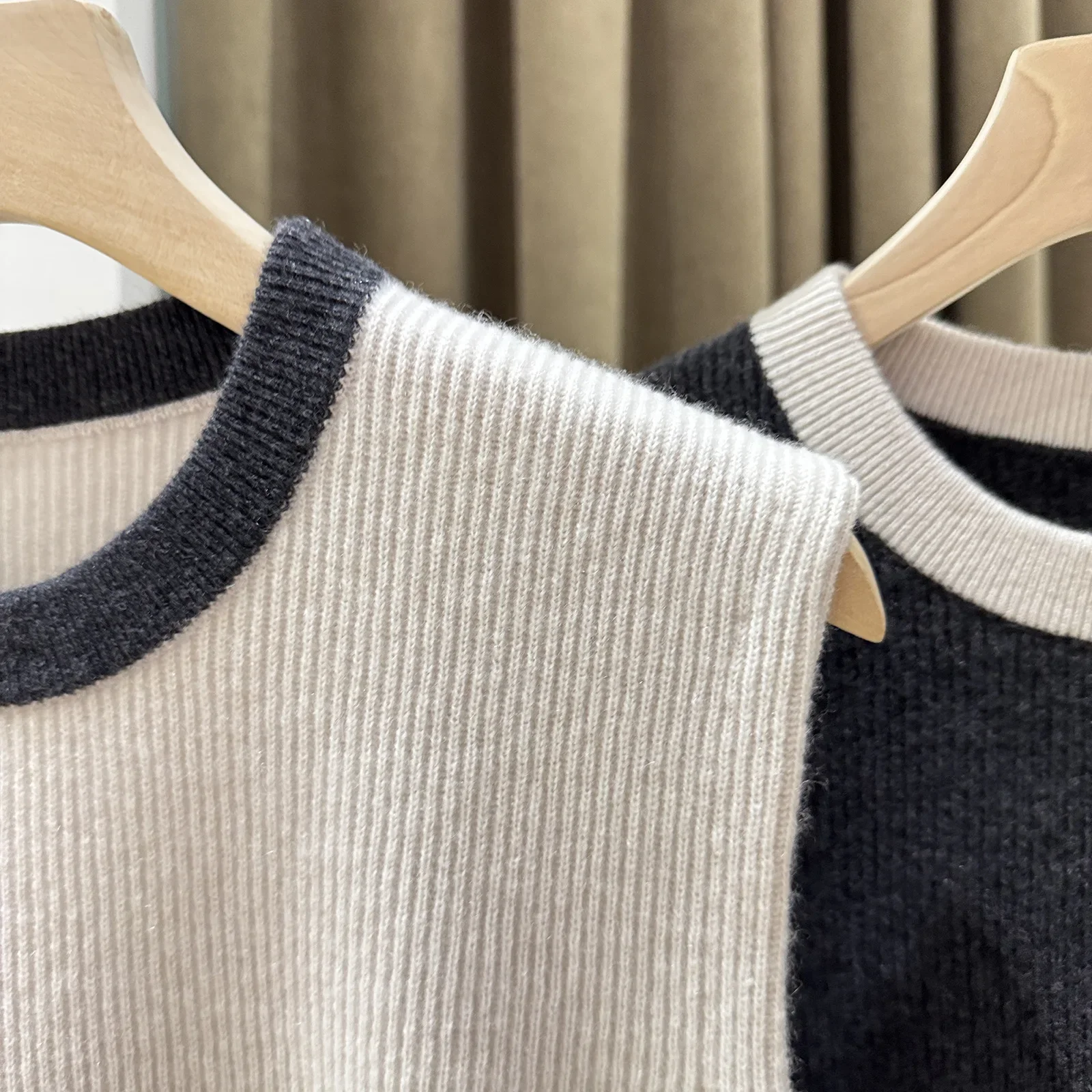 

Women's Sleeveless Cashmere Wool Sweater Vest