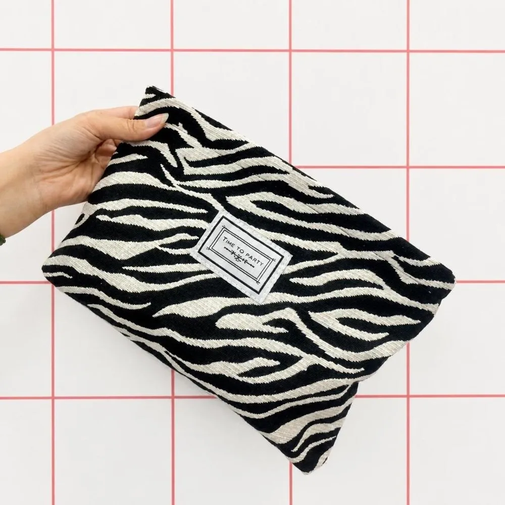 Versatile Portable Cosmetic Bag Large Capacity Zebra Leopard Print Makeup Organizer Thickened Clutch Bag for Women