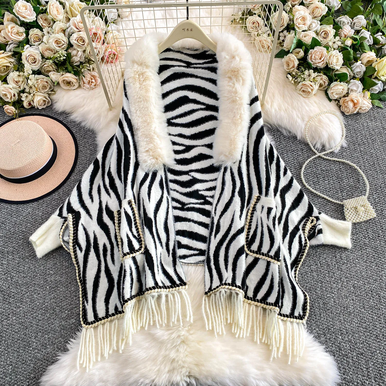 

Female Trendy Zebra Striped Tassel Winter Coat Jackets Women Warm Faux Fur Pockets Decor Cardigan Open Stitch Lady Elegant Tops