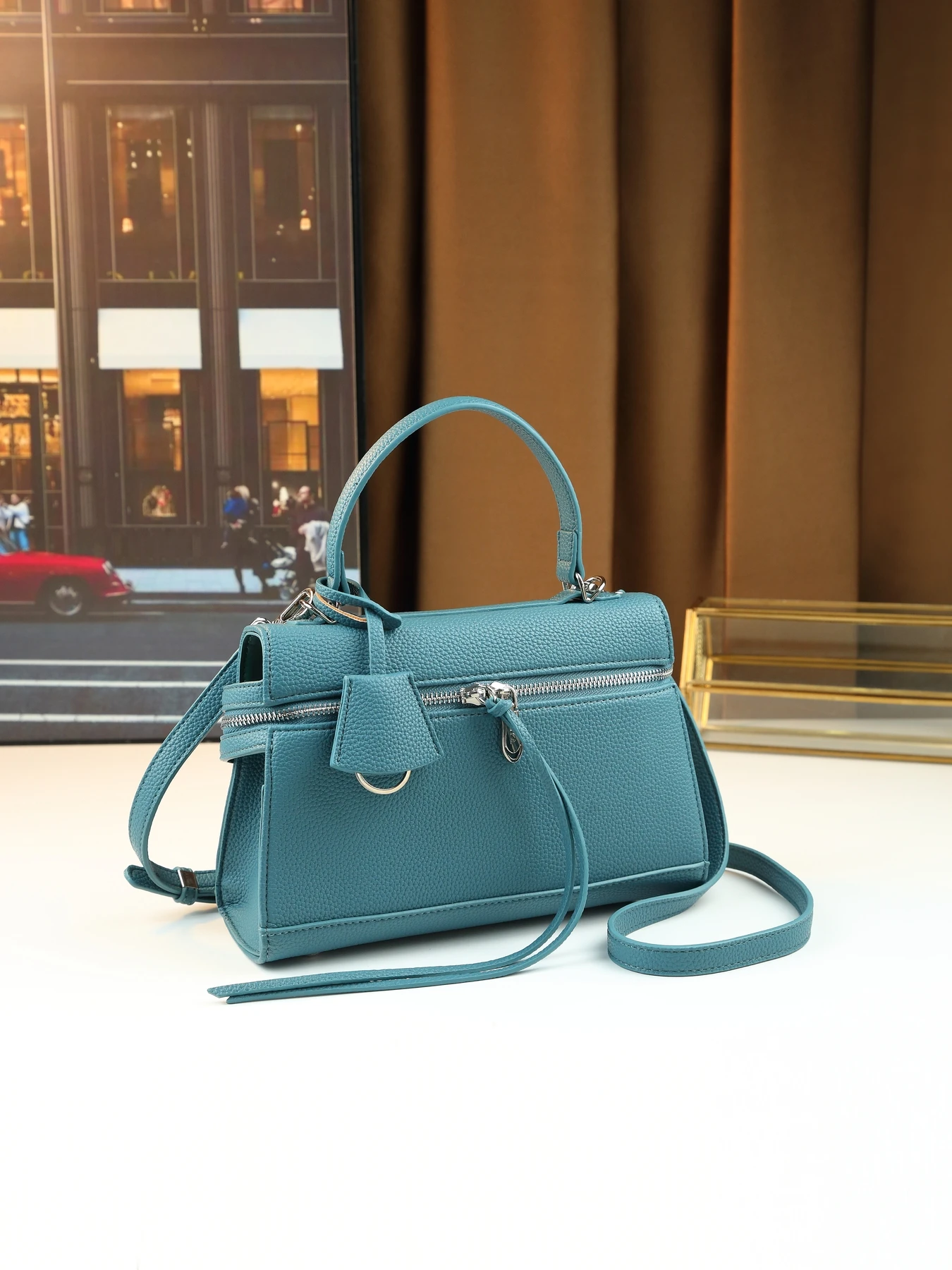 

2025 Korean niche design light luxury women's portable temperament small square bag