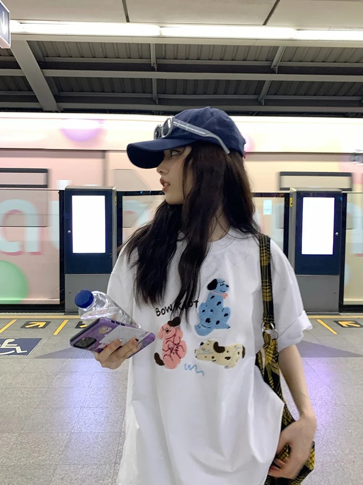 

Huanghuangjia Summer New Sle Women's round Ne ort Sve T-irt Embroidered Dog Towel Loose Fit oulder Level Top