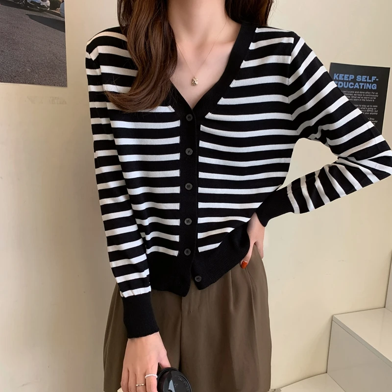 Autumn and winter new Korean long sleeved striped V-neck knitted cardigan sweater jacket