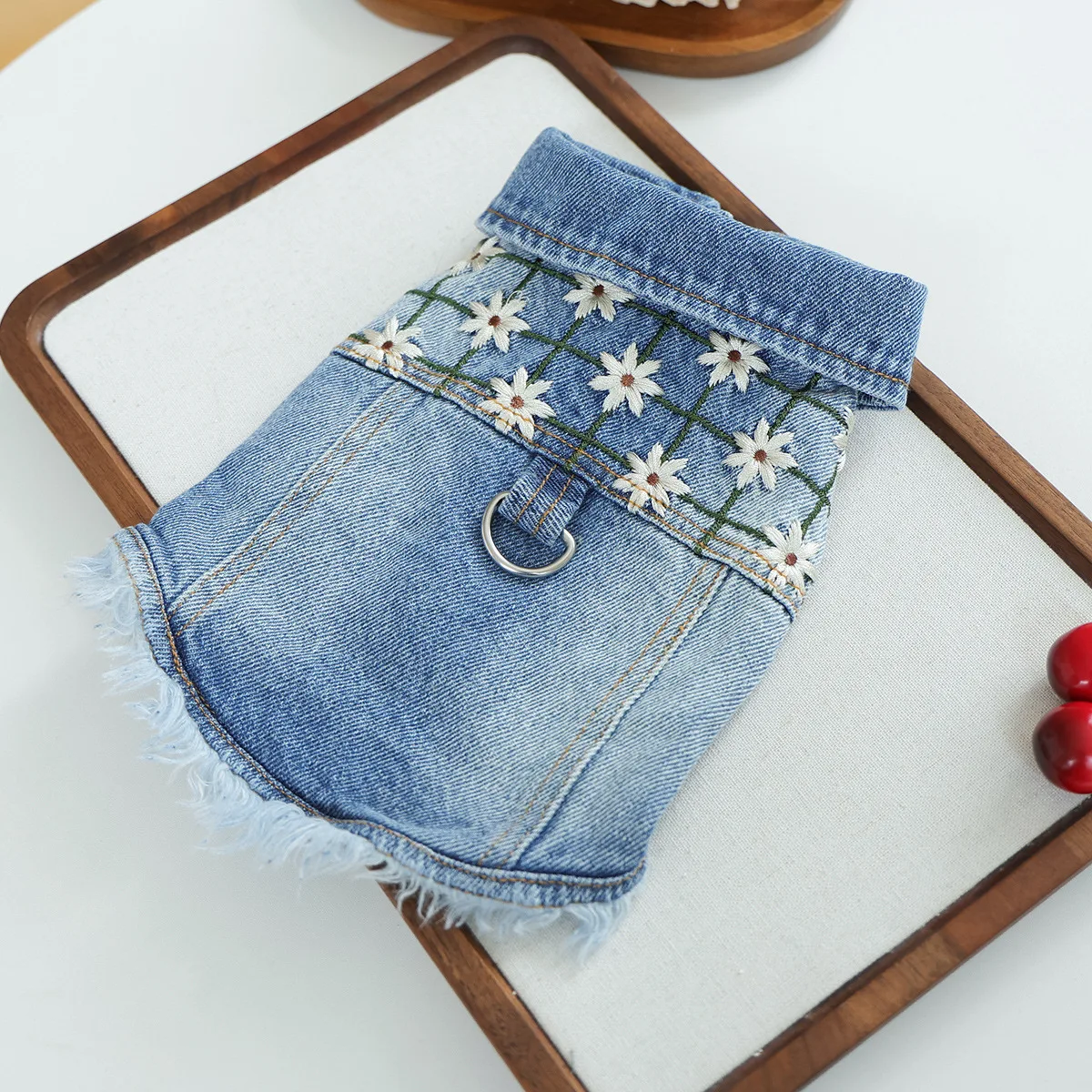 Pet Clothes Denim Dog Costume Lapel Design Daisy Cowboy Vest Jeans Jacket Puppy Clothing Chihuahua Yorkies with Traction Buckle