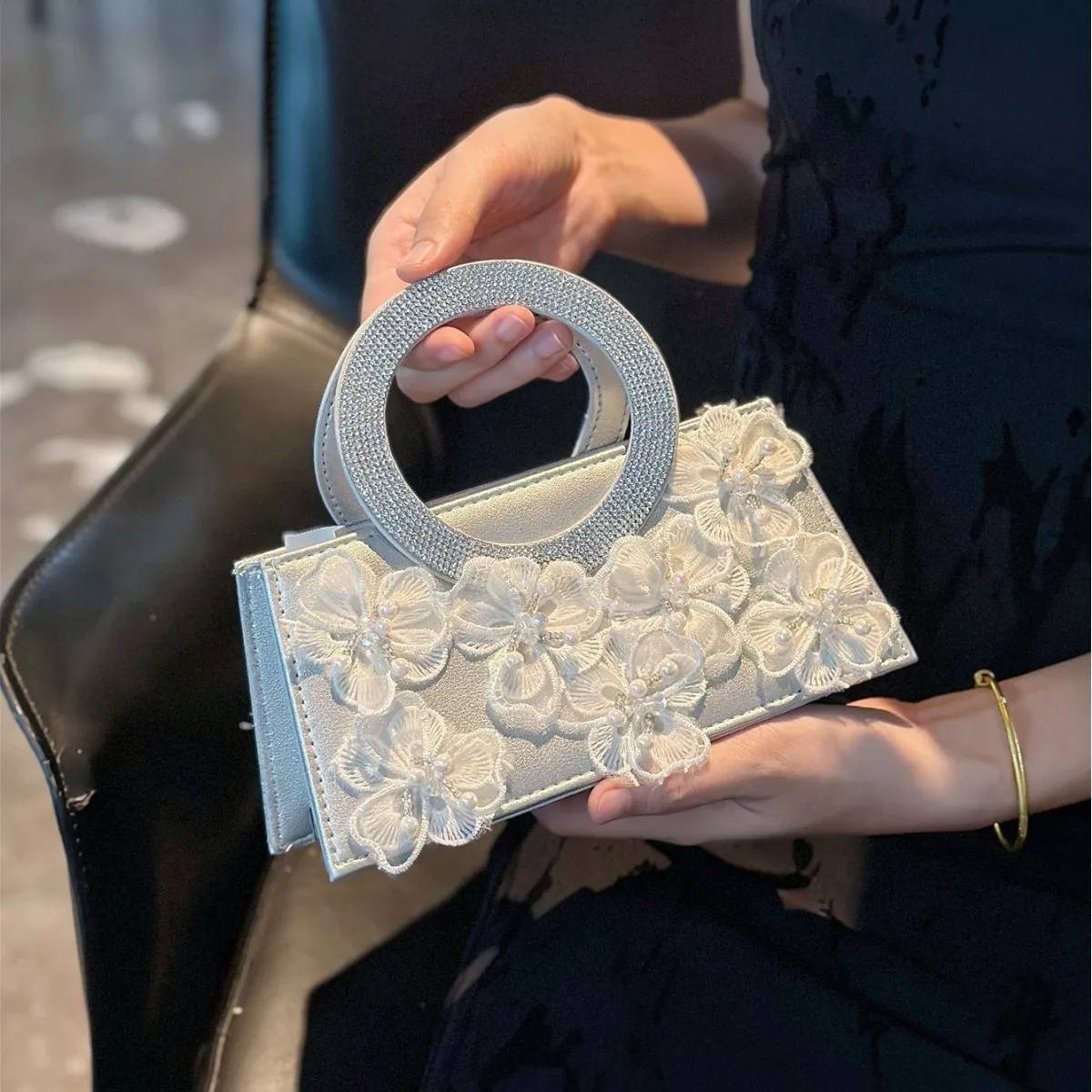 

Вечерние сумки с цветочной аппликацией для женщин, сумки со стразами и ручкой, кружевная сумка через плечо с жемчугом, новый свадебный клатч, женский