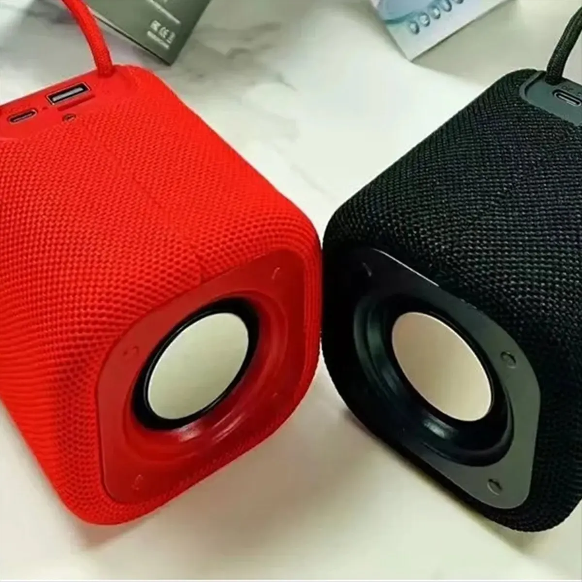 

Довольно - Новый мини-портативный RGB-динамик 2025 года, 5 Вт, Bluetooth 5,3, тканевая сетка, мощный бас, TF Type-C, беспроводной Bluetooth-динамик, красный