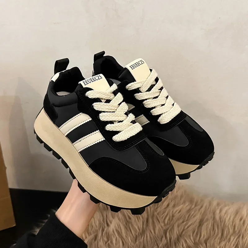 Sepatu sneaker sol tebal wanita, sepatu sneaker Platform sol tebal kasual serbaguna Vintage baru musim gugur 2024