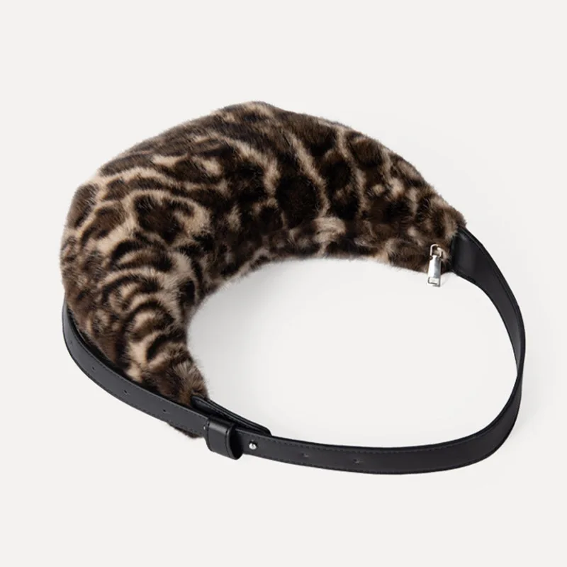 Fashionable new leopard print handbag spring and summer versatile women's winter furry half-moon armpit bag party lipstick key b