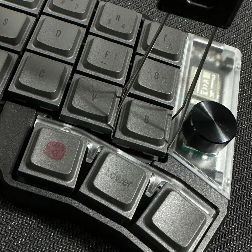 Cornix スプリットキーボード ロープロファイル CNC アルミニウム