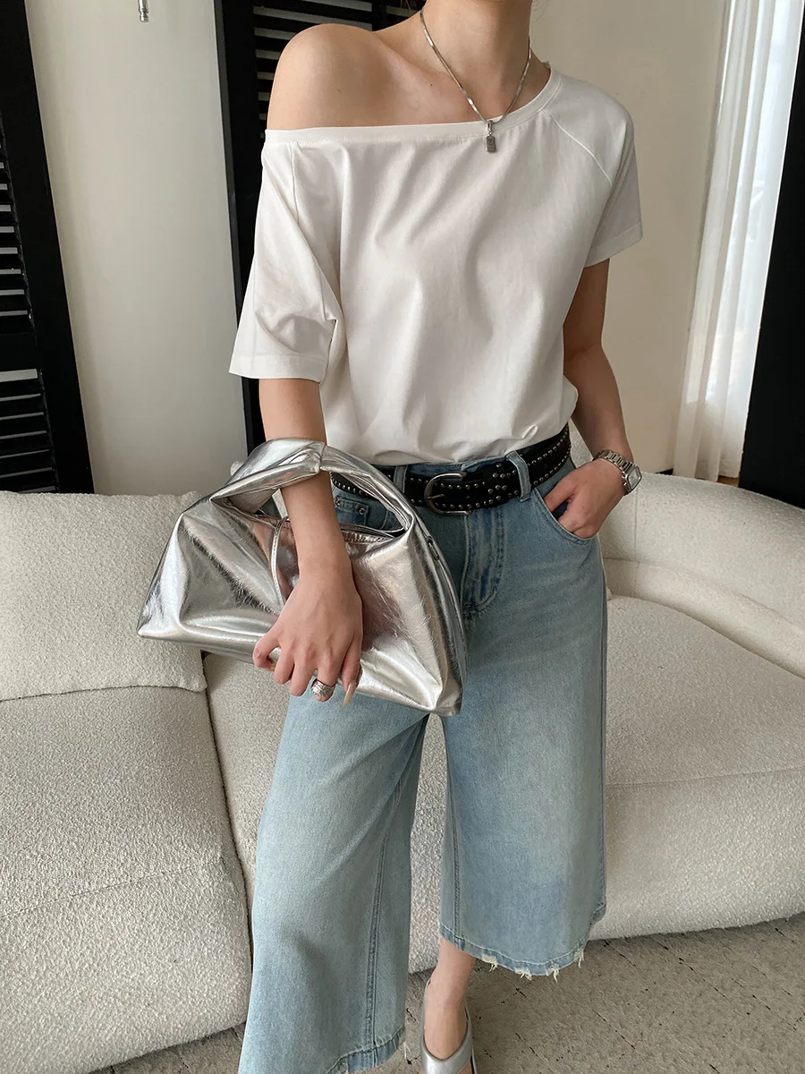 Sommerliches Damen-T-Shirt in unifarbenem Design mit schrägem Ausschnitt, schulterfrei, lockerer Passform und schlankmachendem Effekt, kurzärmelig. – Detail 6