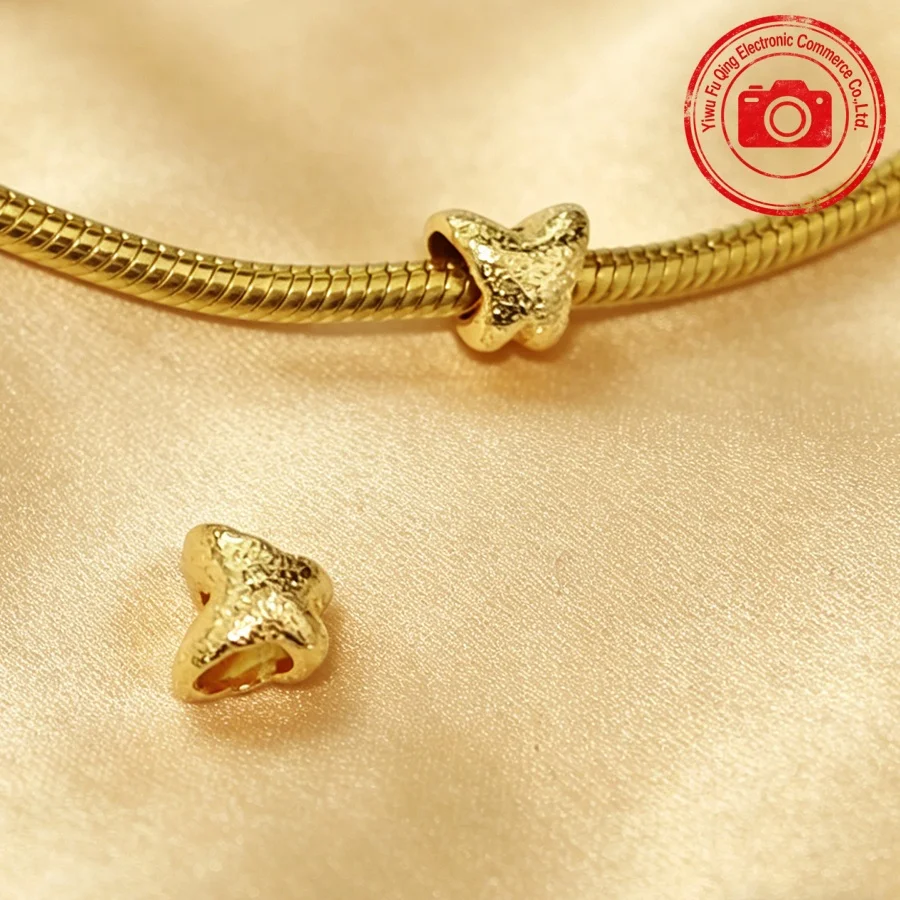 Neue goldene Tieranhänger DIY Schmuckgeschenke Glühwürmchen Biene Schmetterling Meeresschildkröte Seepferdchen Haustier Katze Löwe Perlen passend für Original-Armbänder