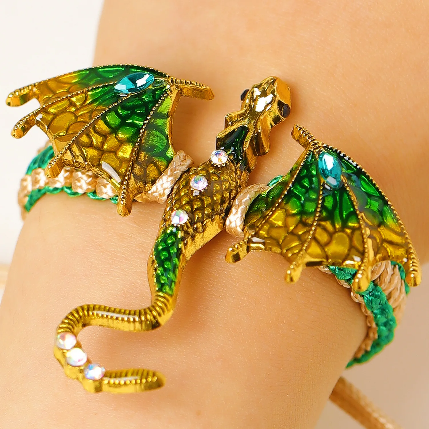2026 Goth Fliegender Drache Armbänder für Männer und Frauen Punk Gothic Verstellbares Geflochtenes Seil Manschettenarmband Kreative Geschenke
