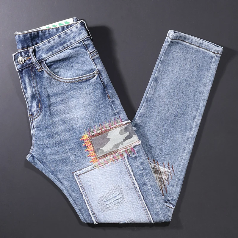 High Street Fashion Männer Jeans Retro hellblau elastisch Slim Fit zerrissene Jeans Männer Stickerei gepatchte Designer Hip Hop Jeans hose