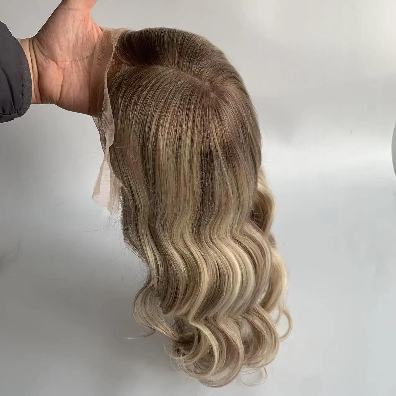 

Медицинский парик для женщин с силиконовой основой и шелковым верхом, цвет пепельный блонд, из натуральных европейских волос, с эффектом омбре и детской шелковистой прядью у корней