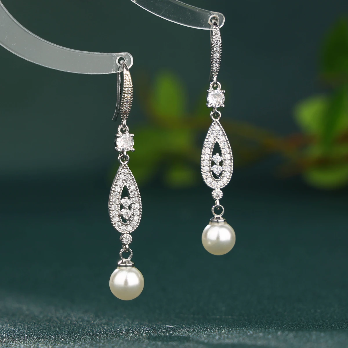 Boucles d'oreilles en perles d'imitation pour patients, boucles d'oreilles drapées de mariage, boucles d'oreilles pendantes à crochet pour boules de mariage ou fêtes