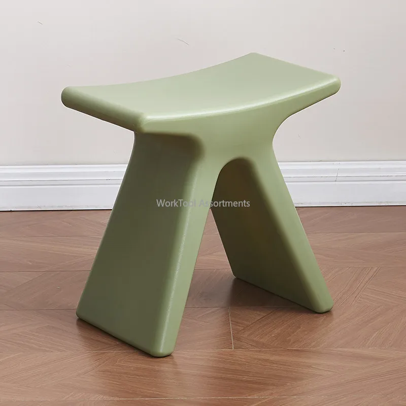 One‑Piece Plastic Saddle Low Stool Curved‑Seat Shoe‑Changing Bench for Home Kids