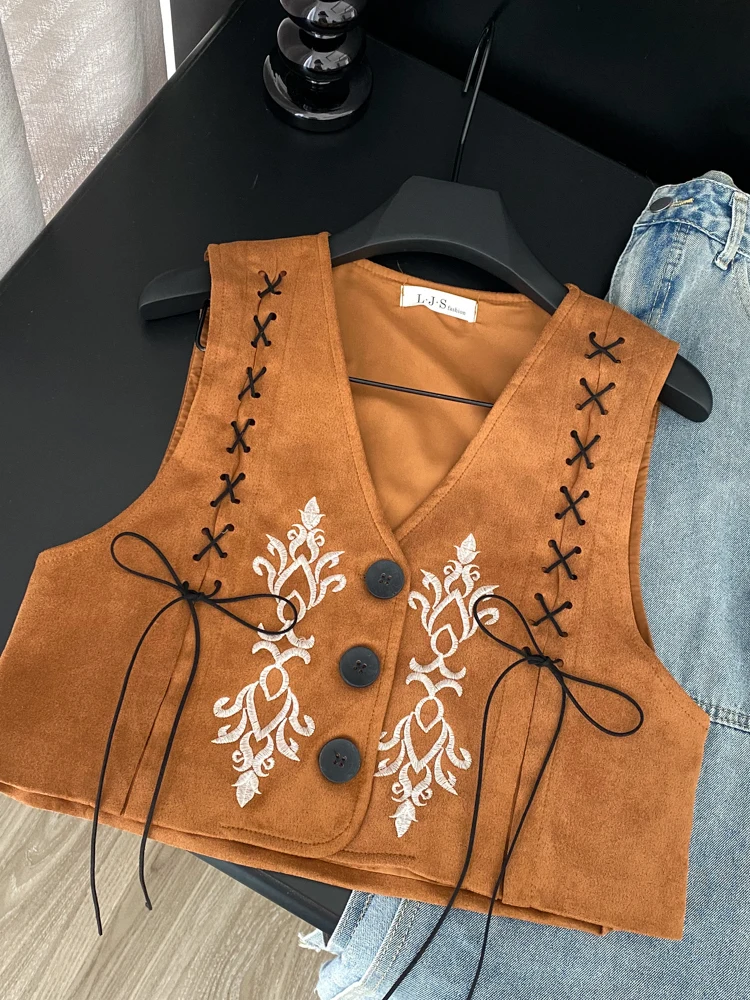 

n Vaion Sle Retro Vest Women's Design Heavy Embroidery Belt V-ne Svel Jaet Women's Faion Summer 2025