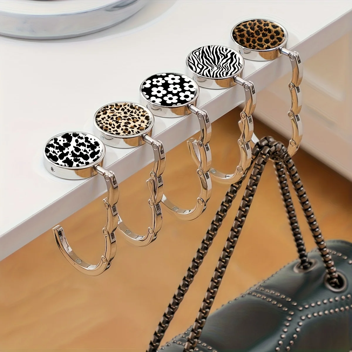 1 pièce : crochet pour portefeuille à imprimé léopard rétro, support pliable pour sac à main de style décontracté, support de bureau portable, idéal pour une utilisation à la maison et dans les commerces de détail.