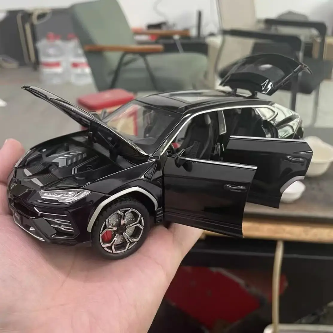 

Коллекционная модель 1:24 URUS SUV: Имитационная литая машинка с функцией отката, светом и звуком, игрушка-украшение