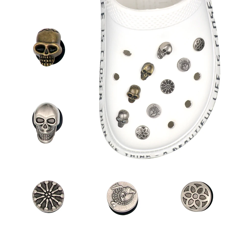Halloween Shoe Accessories 1 Set 13 Pcs Assortment Punk Style Metal Little Skull Shoe Decorations Hole Sandals Украшения Pins