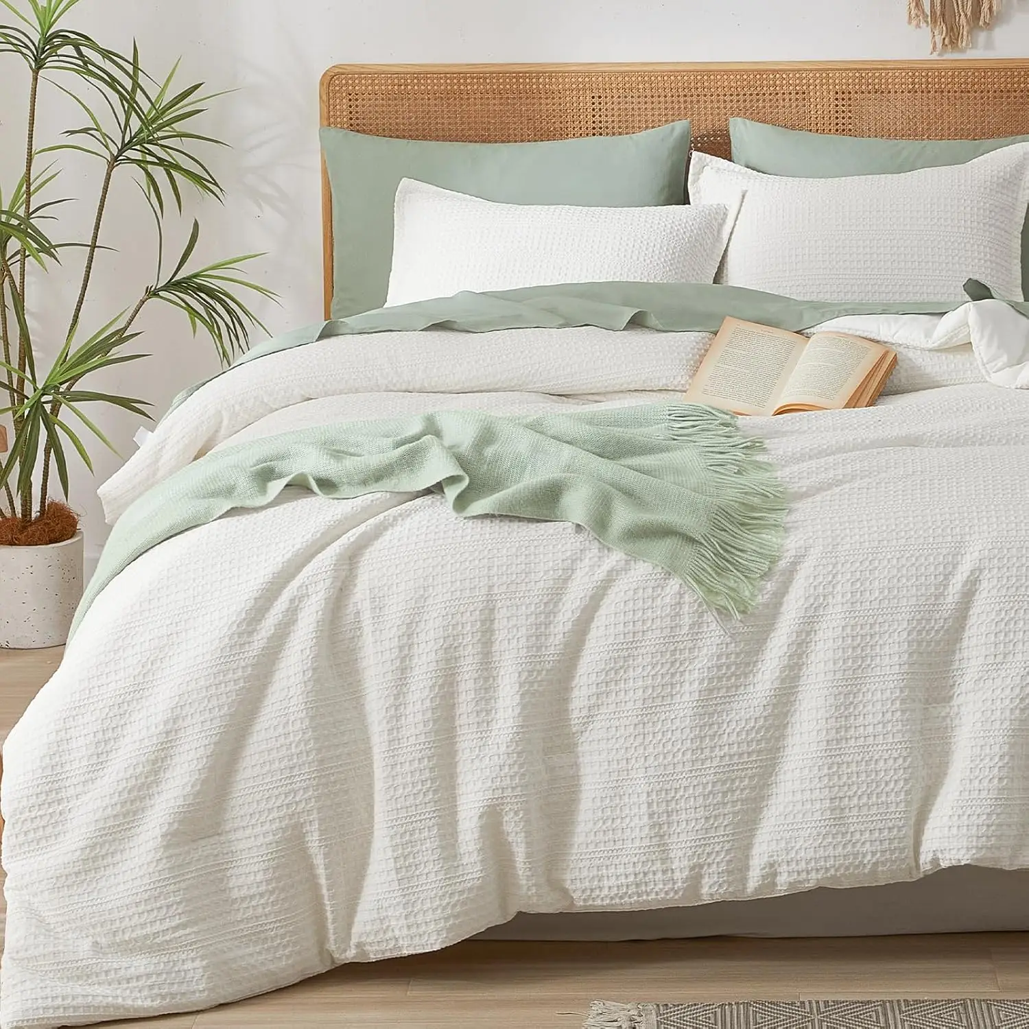 

Queen Size Waffle Weave Comforter Set with 2 Pillow Shams, Breathable Lightweight Bedding for All Seasons in Cream