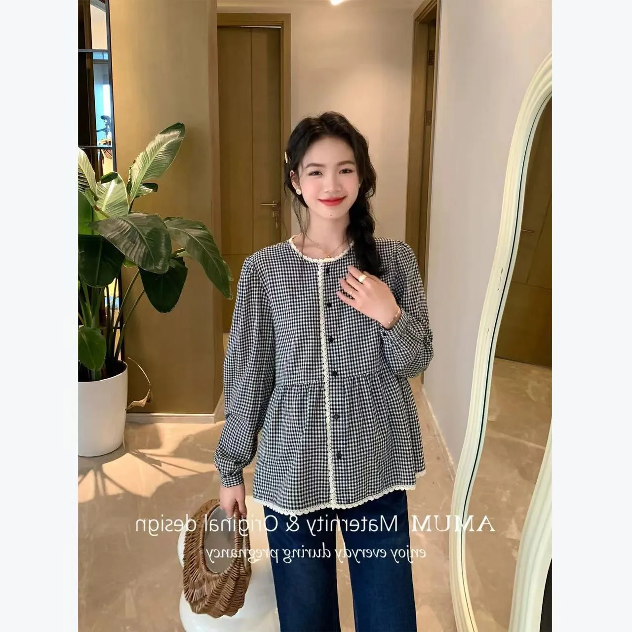 

Autumn Maternity Top New Fashion Korean Style Plaid Lace Trim Blouse Stylish Mom Base Layer Comfortable Pregnancy Wear