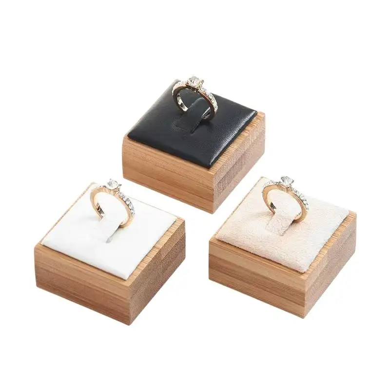 Ringständer zum Verkauf, quadratischer Bambus-Ringhalter aus Holz mit Samtunterlage für Ringe, Handelsware – Detail 6