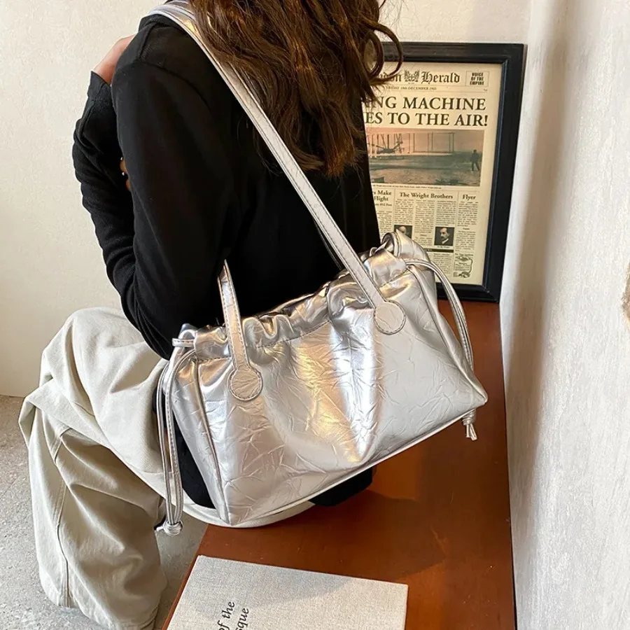 

Spring Summer Spring Summer Fashion Simple Pleated Drawstring Drawstring Bundle Korean Version Casual Shoulder Women's Bag
