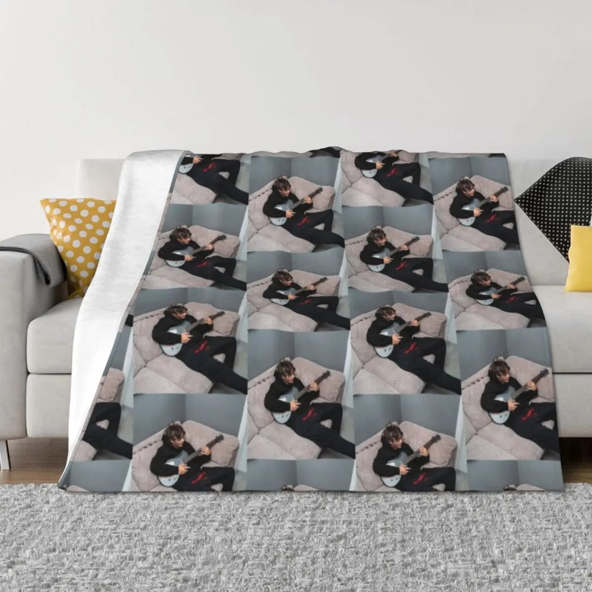 Leondre Devries Throw Blanket Sofas warm winter manga Designers Blankets