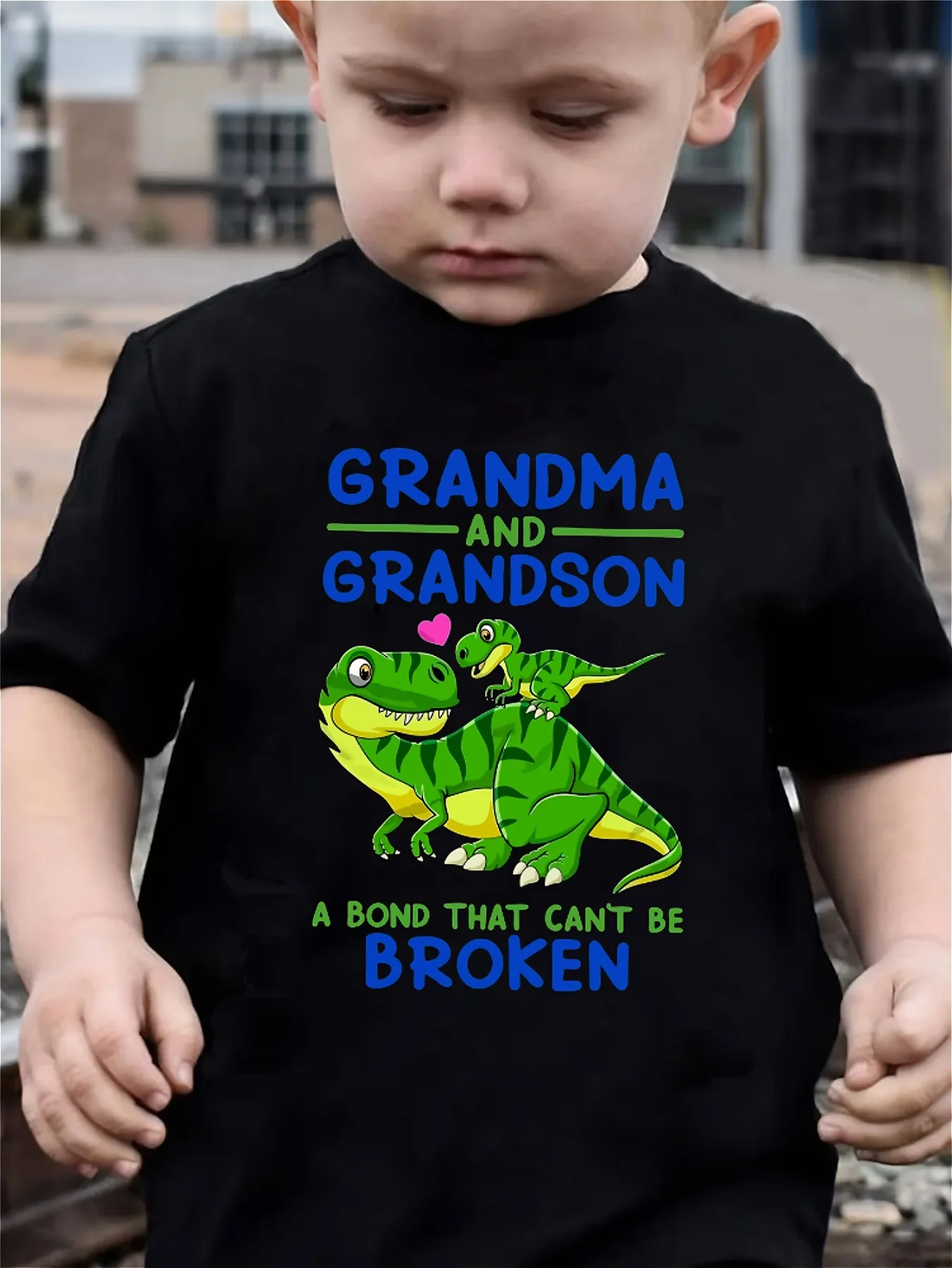 Boy's T-shirt, grandma and grandson's letter dinosaur and heart pattern print loose and versatile round neck short sleeved shirt
