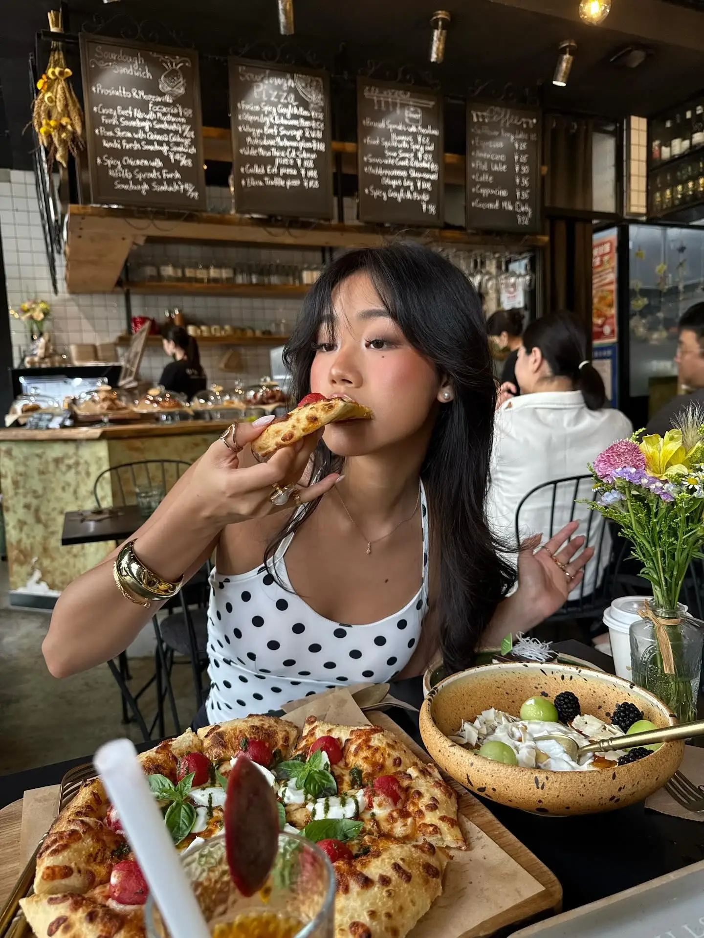 2025 신상 니버 물방울 무늬 프린트 여성 홀터넥 로우넥 베스트 슬림핏 패션 스윗 스트릿웨어 슈트