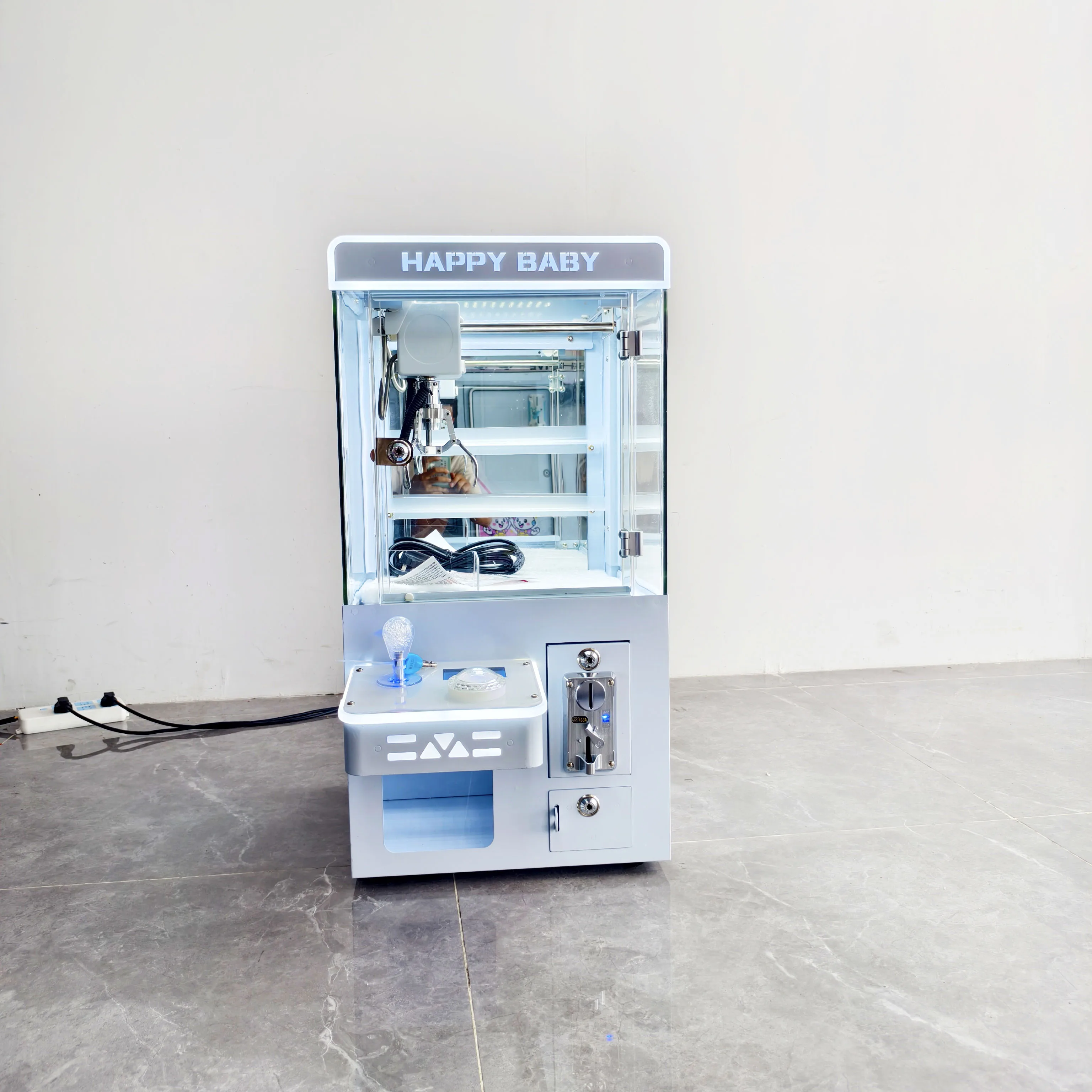 

Customized Arcade Small Claw Machine Table Top Coin Operated Toy Doll Mini Claw Crane Machine for Sales