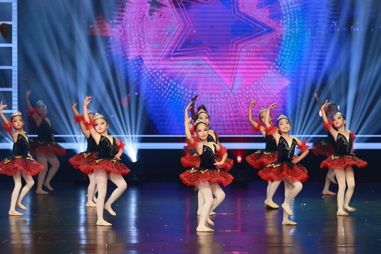 Strój do tańca Letnie sukienki dla dziewczynek Tiulowa spódniczka Sceniczna balerina Ubrania dla dzieci Vestidos Strój księżniczki na przyjęcie Sukienka dla dziewczynki Trykot baletowy