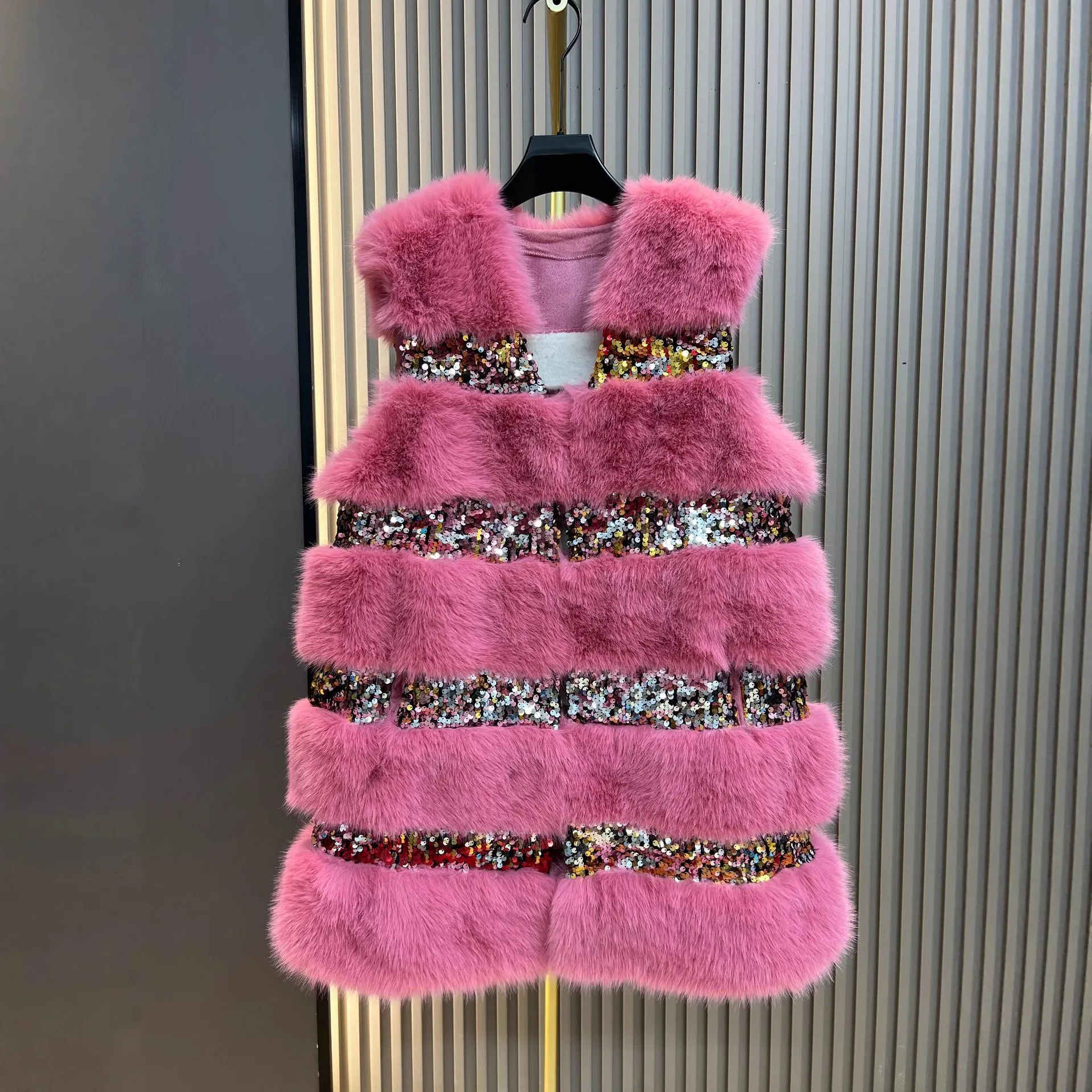 เสื้อกั๊กขนเฟอร์เทียมแบบยาวปานกลางสำหรับผู้หญิง ฤดูหนาว 2025 แฟชั่นใหม่ ประดับเลื่อม สวยสง่า กระชับสัดส่วน อุ่นสบาย