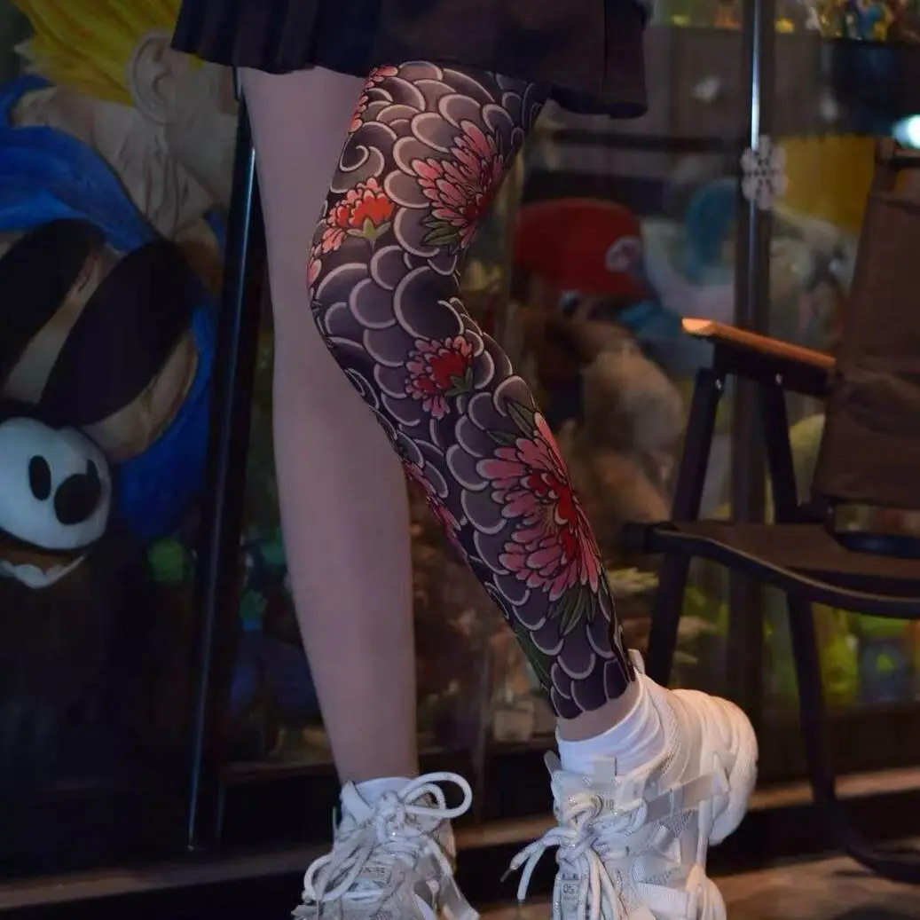 meias-legging-masculinas-ultrafinas-com-estampa-de-tatuagem-manga-Unica-toque-natural-protecao-solar-e-padrao-invisivel