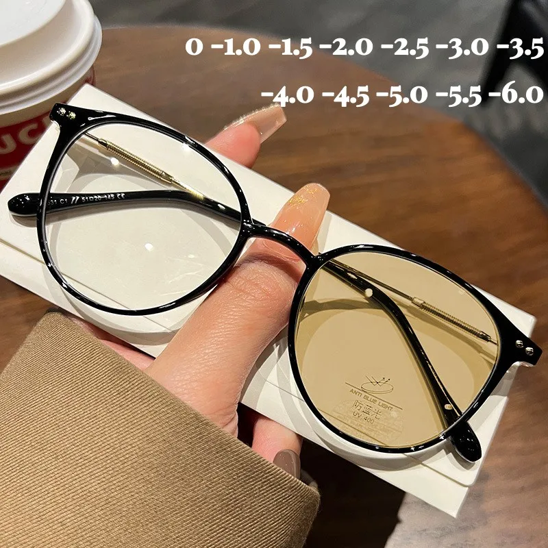 

New Fashion Photochromic Square Frame Myopia Glasses Anti Blue Light Women Men Retro Vintage Color Changing Sun Glasses Eyewear