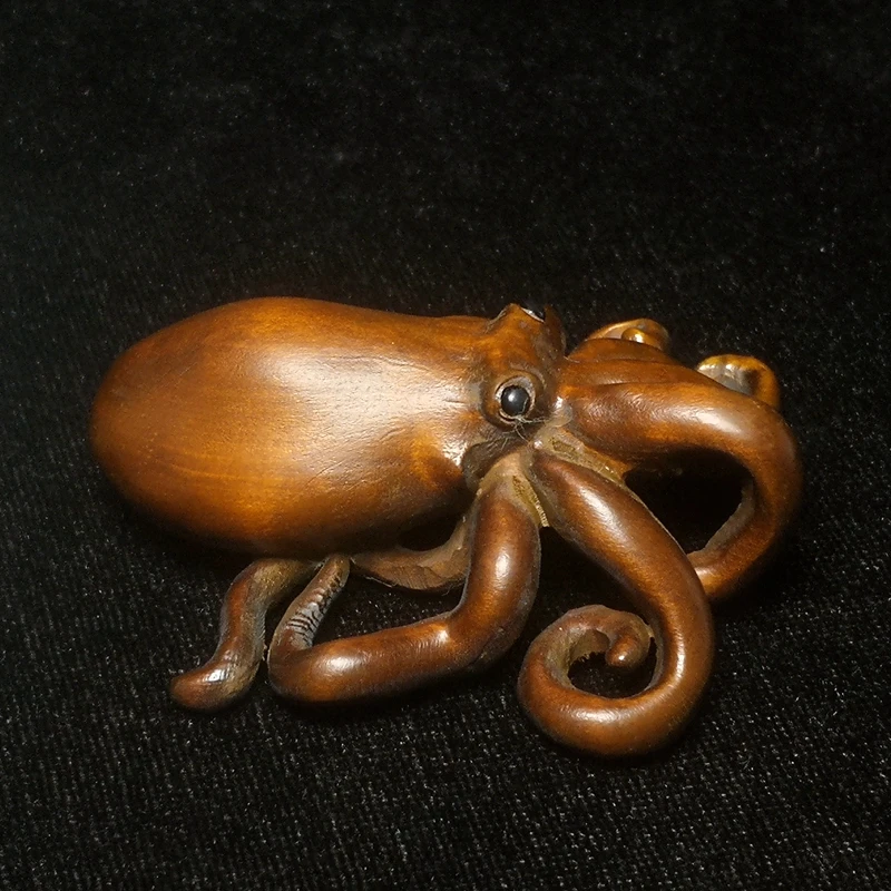 

YIZHU CULTUER ART Size 2.8 Inch Old Hand Carved Boxwood Wood Octopus Fish Figurine Statue Netsuke Decoration Gift Collection