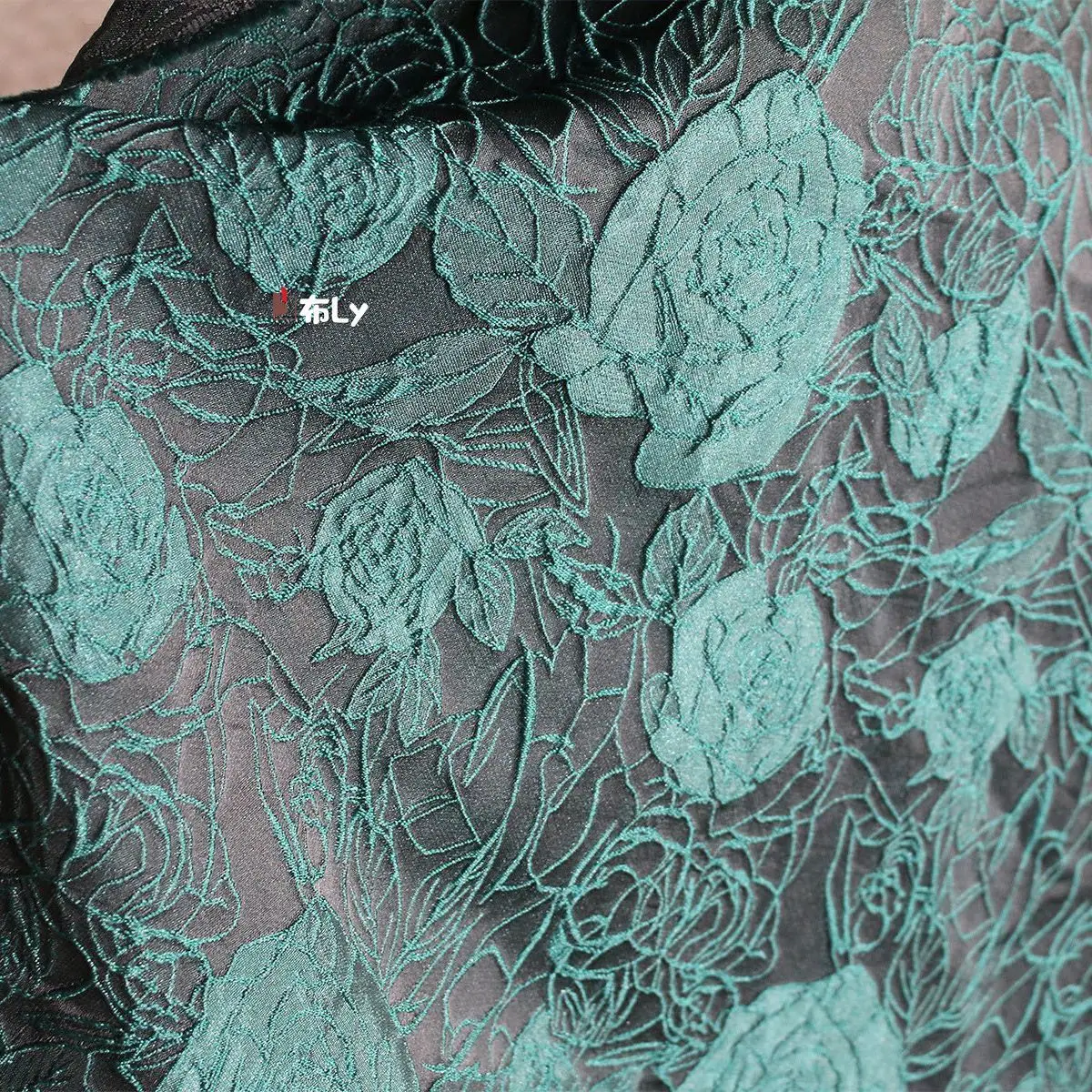 Tkanina z haftem zielonych śli – Embroidery Texture recenzja i cena