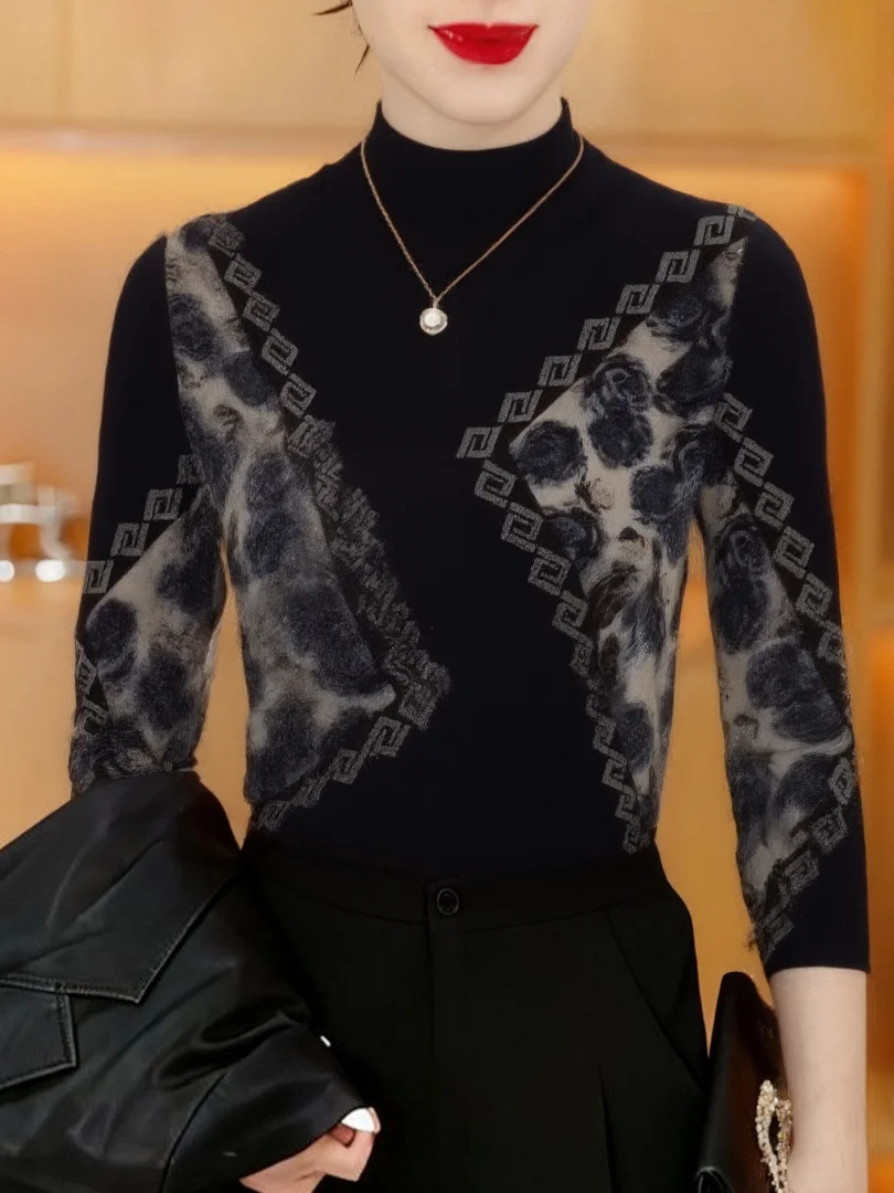 

Элегантный утепленный топ с длинными рукавами и принтом для женщин среднего и старшего возраста, черный, с воротником-стойкой, стройнящий, премиум-класса