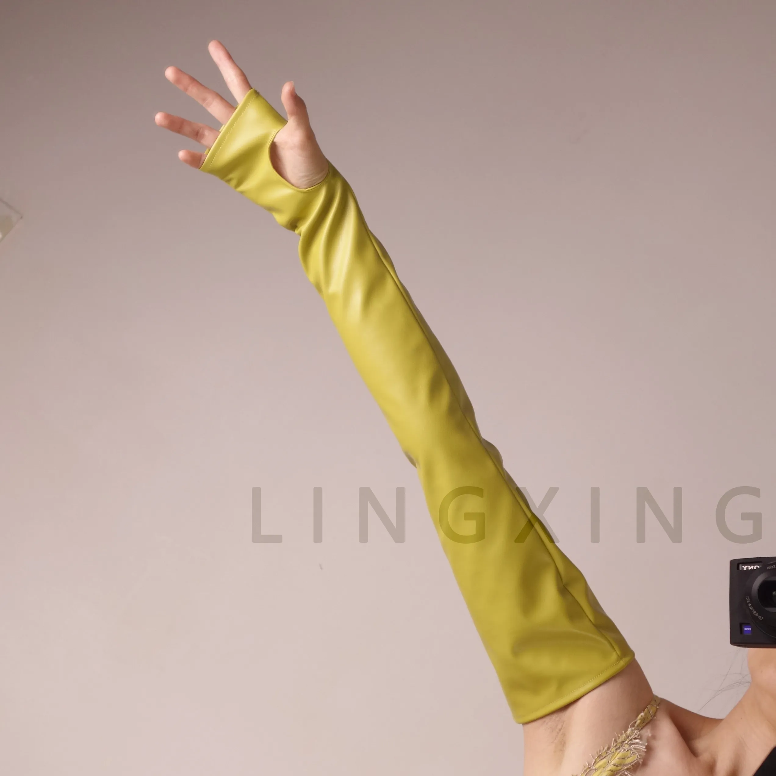 11 Zoll (28 cm) lange fingerlose Handschuhe aus Kunstleder, glänzend, schwarz-silber, halbfingerlos, fingerlose Wärmer, Handgelenkstulpen, Armstulpen, sexy – Detail 34